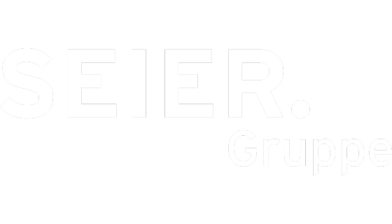 Weißes Logo der Seier Gruppe mit Punkt, auf dunklem Hintergrund