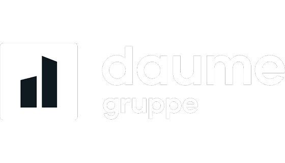 Weißes Logo der Daume Gruppe mit zwei stilisierten Balken auf dunklem Hintergrund